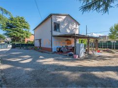 Casa Bi/Trifamiliare in Residenziale