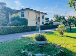 Casa Bi/Trifamiliare in Residenziale