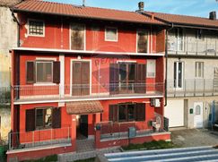 Casa Bi/Trifamiliare in Residenziale