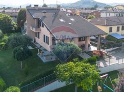 Casa Bi/Trifamiliare in Residenziale