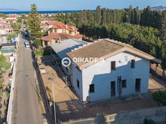 Casa Bi/Trifamiliare in Residenziale