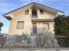 Casa Bi/Trifamiliare in Residenziale