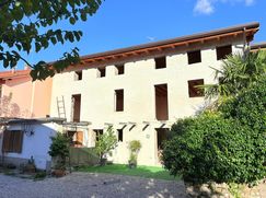 Casa Bi/Trifamiliare in Residenziale