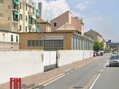 Negozio/Locale commerciale in Commerciale