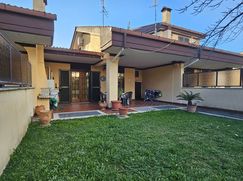 Casa Bi/Trifamiliare in Residenziale