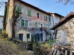 Casa Bi/Trifamiliare in Residenziale