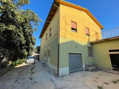 Casa Bi/Trifamiliare in Residenziale