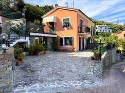 Casa Bi/Trifamiliare in Residenziale