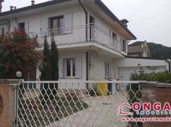 Casa Bi/Trifamiliare in Residenziale