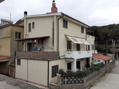 Casa Bi/Trifamiliare in Residenziale