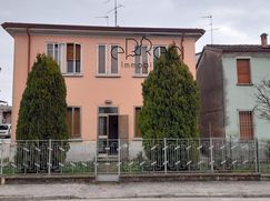 Casa Bi/Trifamiliare in Residenziale