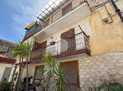 Casa Bi/Trifamiliare in Residenziale