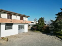 Casa Bi/Trifamiliare in Residenziale