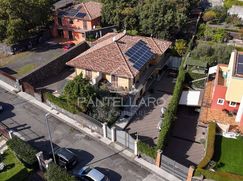 Casa Bi/Trifamiliare in Residenziale