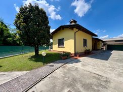 Casa Bi/Trifamiliare in Residenziale