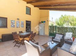 Casa Bi/Trifamiliare in Residenziale