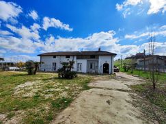 Casa Bi/Trifamiliare in Residenziale