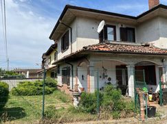 Casa Bi/Trifamiliare in Residenziale