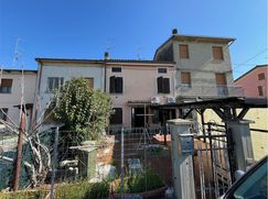 Casa Bi/Trifamiliare in Residenziale