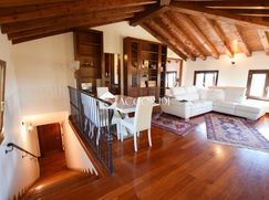 Casa Bi/Trifamiliare in Residenziale