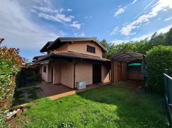 Casa Bi/Trifamiliare in Residenziale