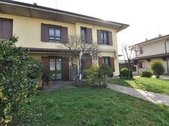 Casa Bi/Trifamiliare in Residenziale