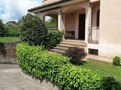 Casa Bi/Trifamiliare in Residenziale