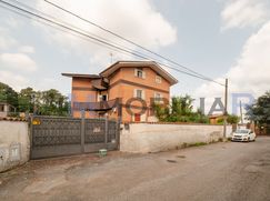 Casa Bi/Trifamiliare in Residenziale