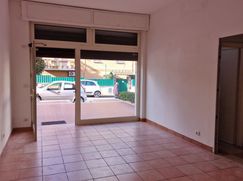 Negozio/Locale commerciale in Commerciale