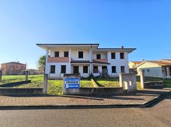 Casa Bi/Trifamiliare in Residenziale