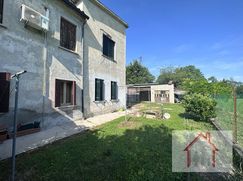 Casa Bi/Trifamiliare in Residenziale