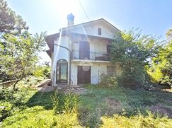 Casa Bi/Trifamiliare in Residenziale