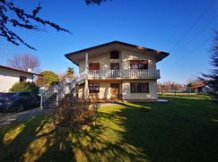 Casa Bi/Trifamiliare in Residenziale