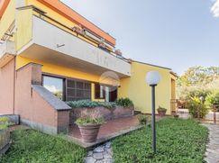 Casa Bi/Trifamiliare in Residenziale