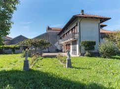 Casa Bi/Trifamiliare in Residenziale