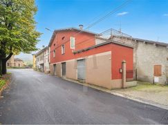 Casa Bi/Trifamiliare in Residenziale