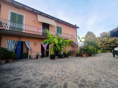 Casa Bi/Trifamiliare in Residenziale