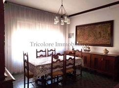 Casa Bi/Trifamiliare in Residenziale
