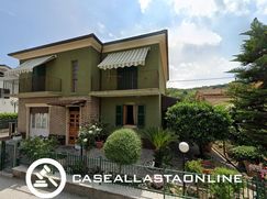 Casa Bi/Trifamiliare in Residenziale