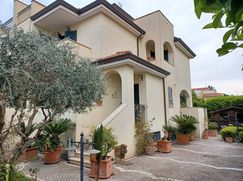 Casa Bi/Trifamiliare in Residenziale