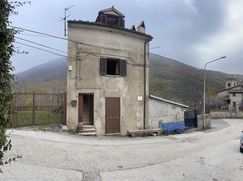 Casa Bi/Trifamiliare in Residenziale