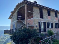 Casa Bi/Trifamiliare in Residenziale