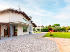 Casa Bi/Trifamiliare in Residenziale