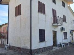 Casa Bi/Trifamiliare in Residenziale