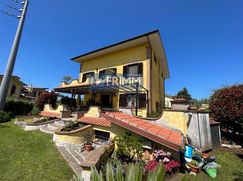 Casa Bi/Trifamiliare in Residenziale