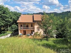 Casa Bi/Trifamiliare in Residenziale