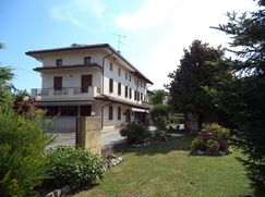Casa Bi/Trifamiliare in Residenziale