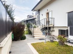 Casa Bi/Trifamiliare in Residenziale
