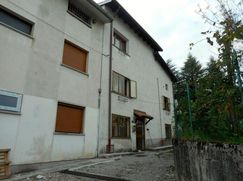Casa Bi/Trifamiliare in Residenziale