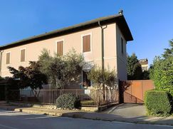 Casa Bi/Trifamiliare in Residenziale